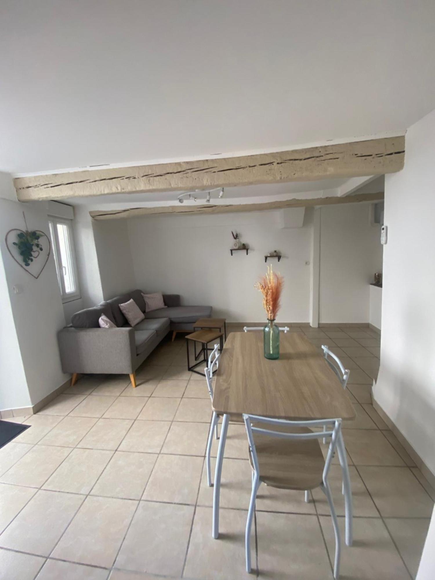 Maison De Village Courthezon Exterior photo